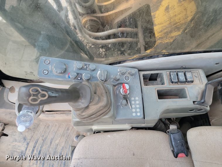 image for item LQ9077 2013 John Deere 350G LC  excavator