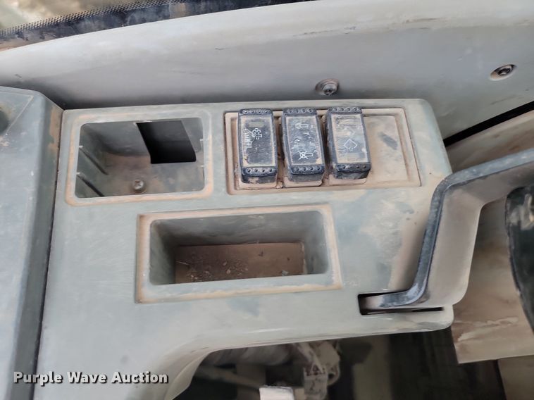 image for item LQ9077 2013 John Deere 350G LC  excavator