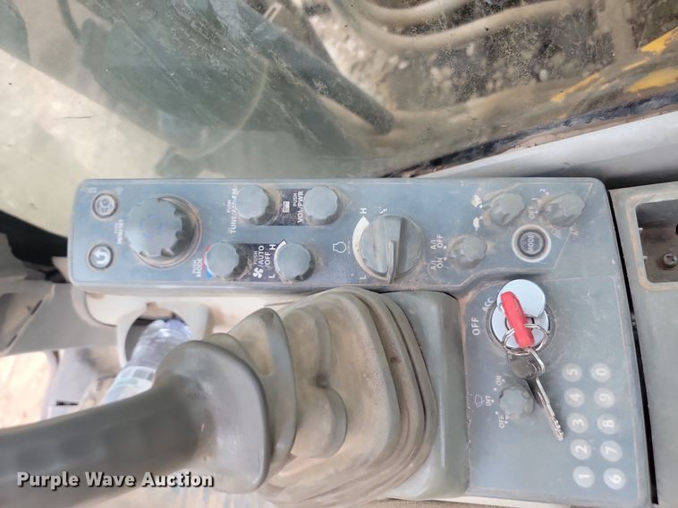 image for item LQ9077 2013 John Deere 350G LC  excavator