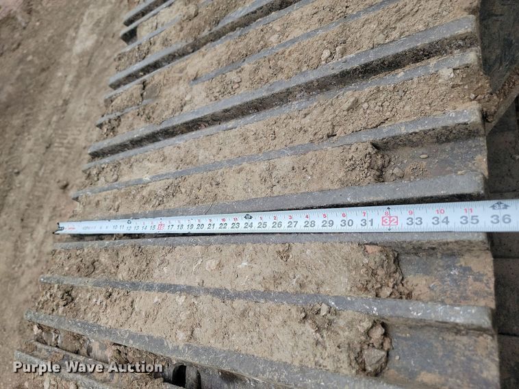 image for item LQ9077 2013 John Deere 350G LC  excavator