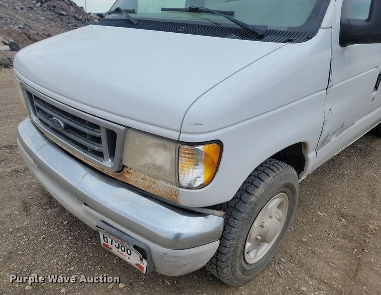 image for item LQ9078 2003 Ford E350  van
