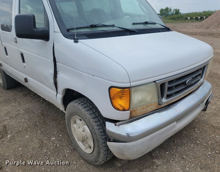 image for item LQ9078 2003 Ford E350  van