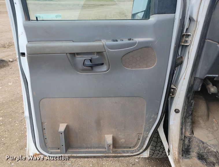 image for item LQ9078 2003 Ford E350  van