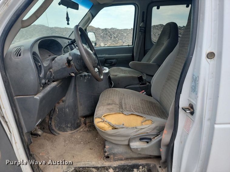 image for item LQ9078 2003 Ford E350  van
