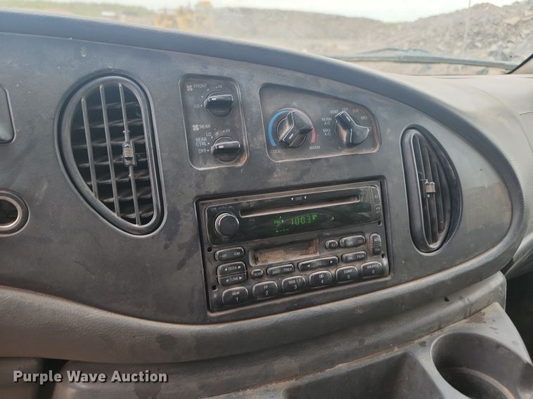 image for item LQ9078 2003 Ford E350  van