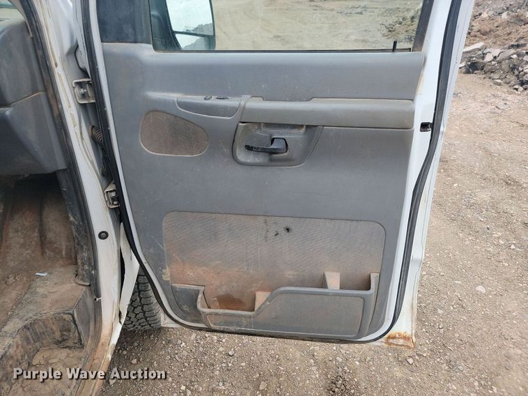 image for item LQ9078 2003 Ford E350  van