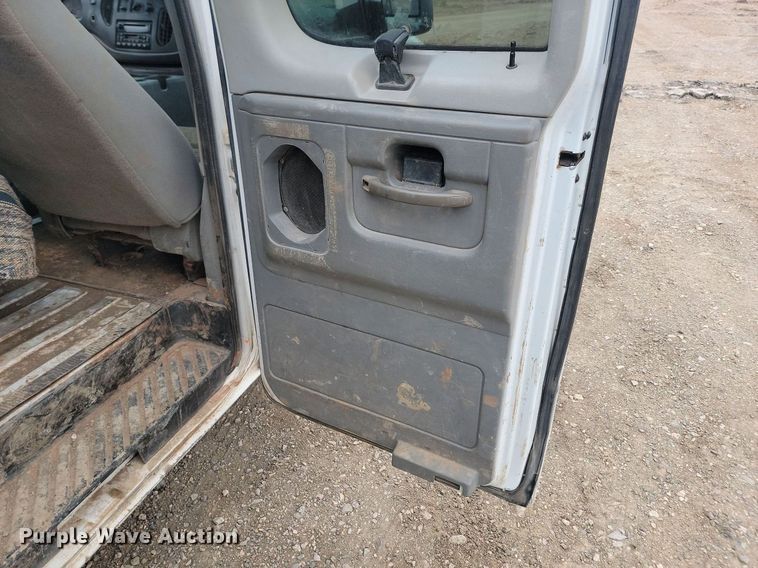 image for item LQ9078 2003 Ford E350  van