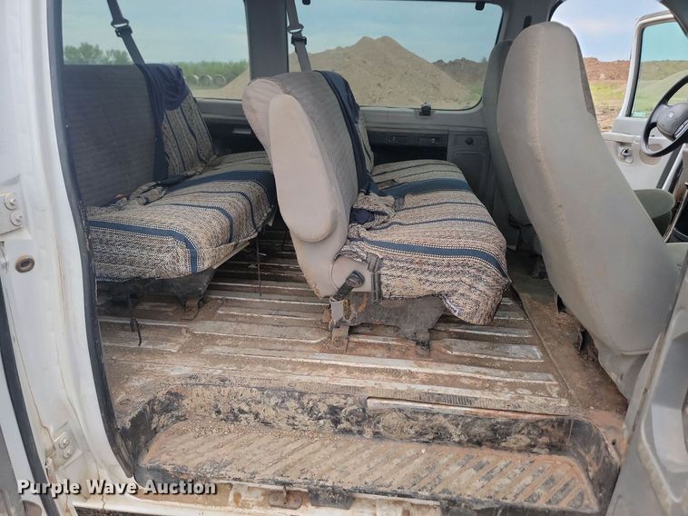 image for item LQ9078 2003 Ford E350  van