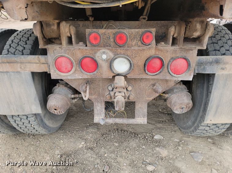 image for item LQ9079 2005 International 5900i  dump truck
