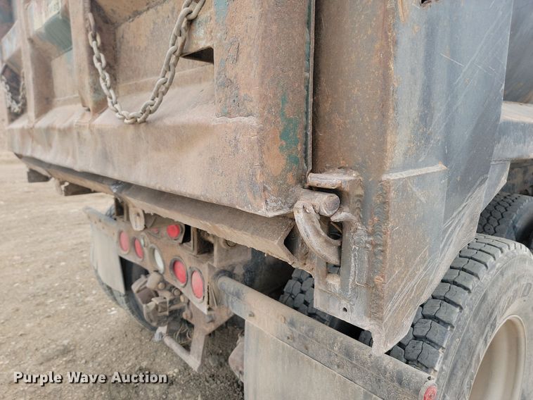 image for item LQ9079 2005 International 5900i  dump truck