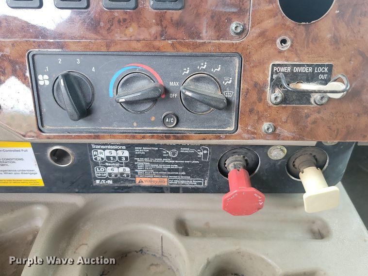 image for item LQ9079 2005 International 5900i  dump truck