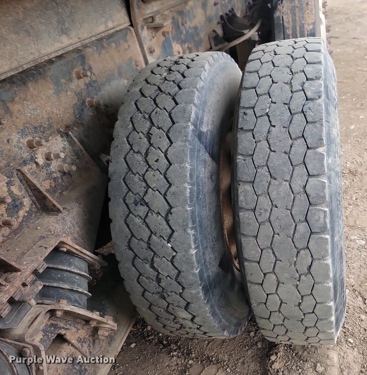 image for item LQ9079 2005 International 5900i  dump truck