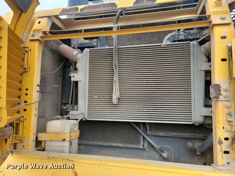 image for item LQ9080 2015 Komatsu PC390LC-10  excavator