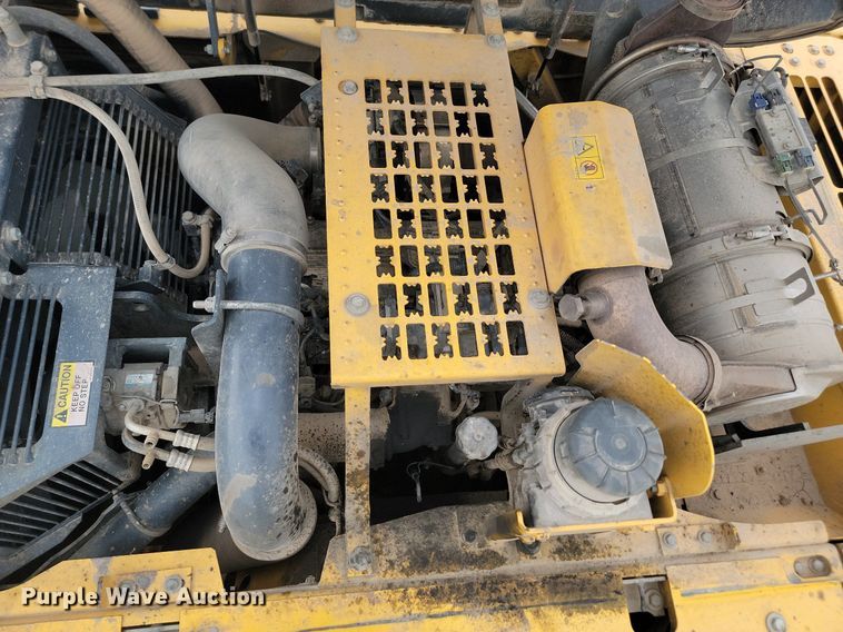 image for item LQ9080 2015 Komatsu PC390LC-10  excavator