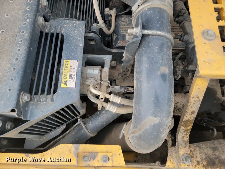 image for item LQ9080 2015 Komatsu PC390LC-10  excavator