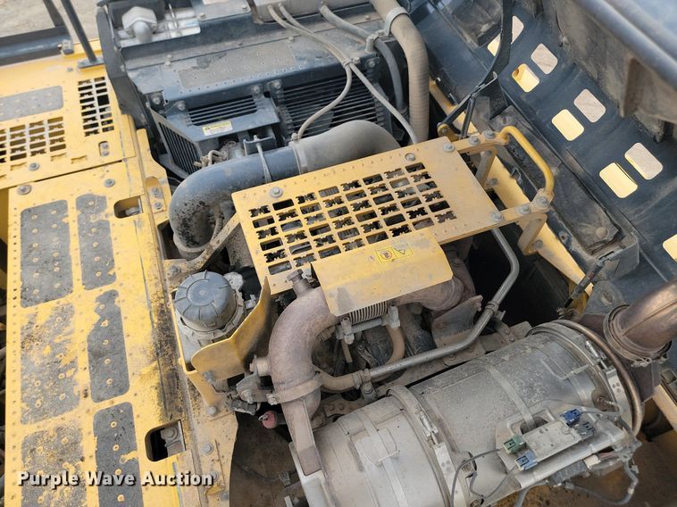 image for item LQ9080 2015 Komatsu PC390LC-10  excavator