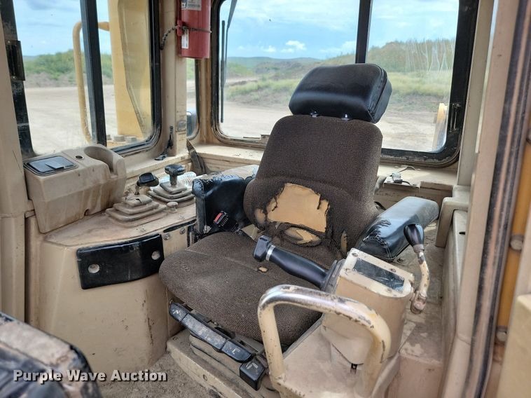 image for item LQ9084 1995 Caterpillar D8N  dozer