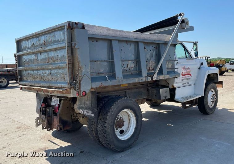 image for item LS9296 1991 Ford F800  dump truck