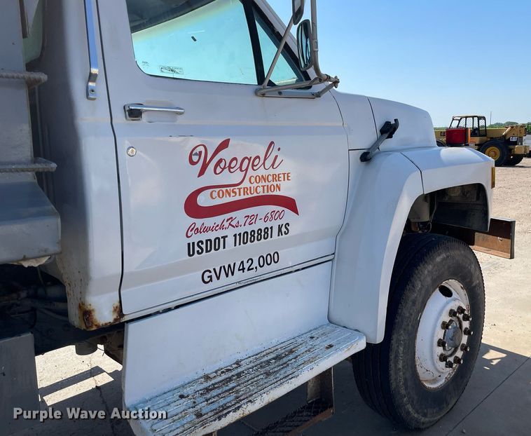 image for item LS9296 1991 Ford F800  dump truck