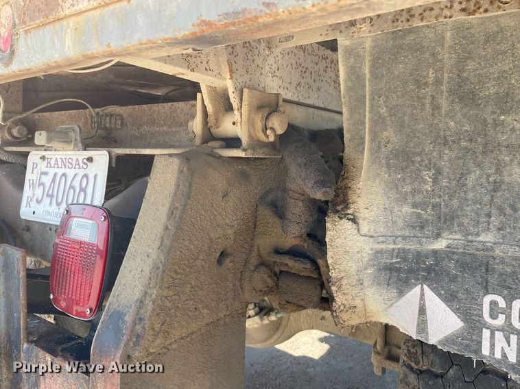 image for item LS9296 1991 Ford F800  dump truck