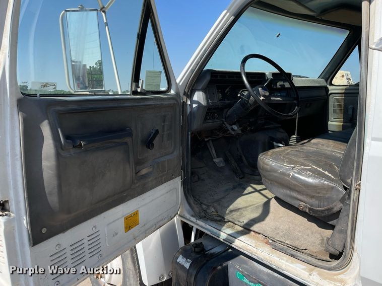 image for item LS9296 1991 Ford F800  dump truck