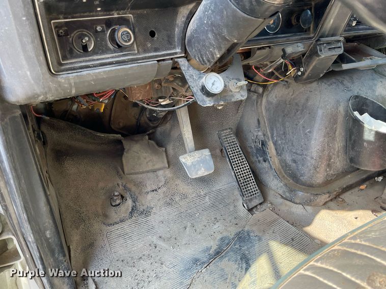 image for item LS9296 1991 Ford F800  dump truck