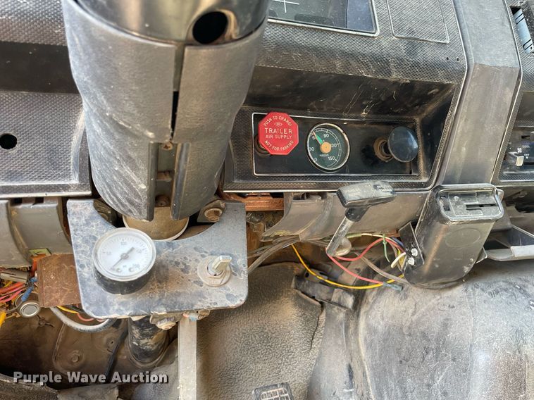 image for item LS9296 1991 Ford F800  dump truck