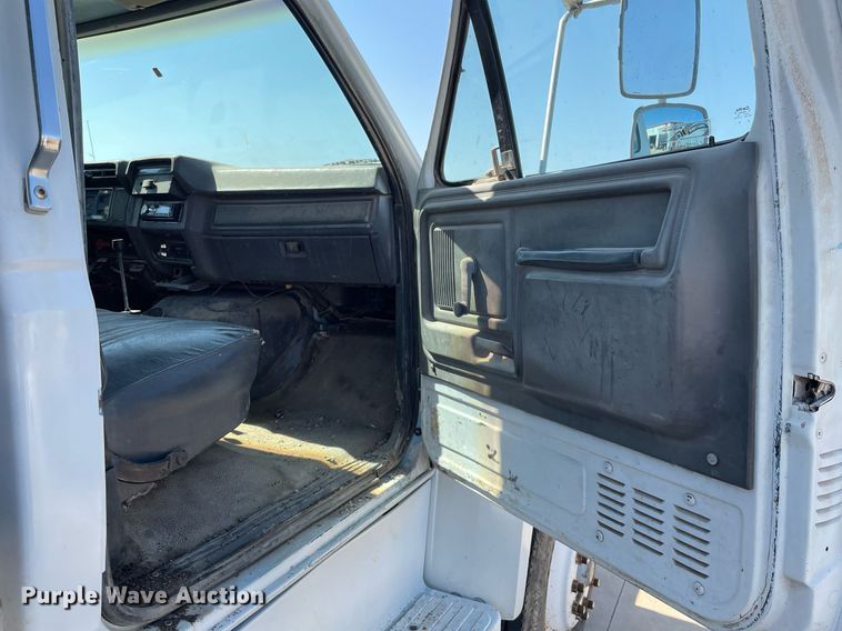 image for item LS9296 1991 Ford F800  dump truck