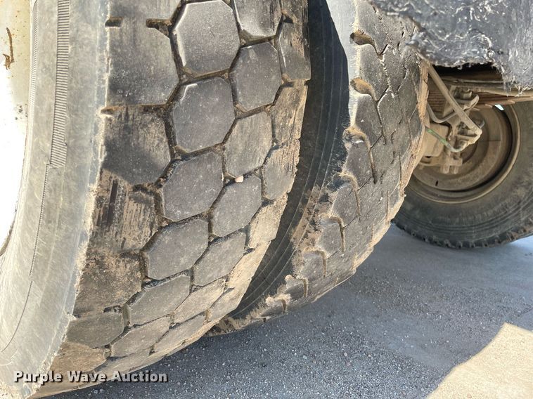 image for item LS9296 1991 Ford F800  dump truck