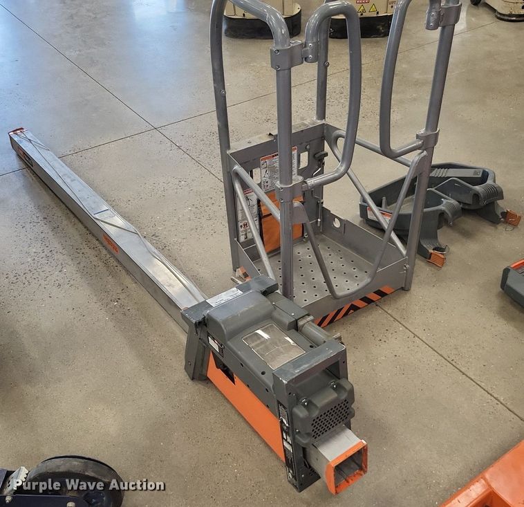 image for item LS9619 JLG FS80 Liftpod  vertical lift