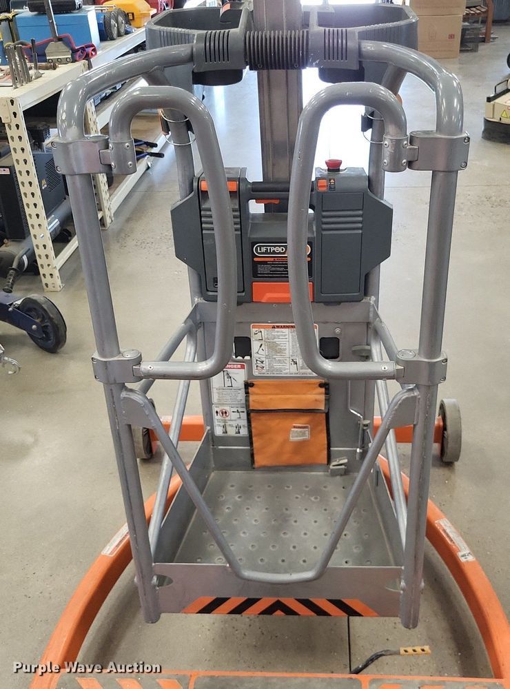 image for item LS9619 JLG FS80 Liftpod  vertical lift