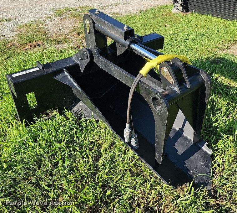 image for item MD9929 Skid steer stump grapple bucket