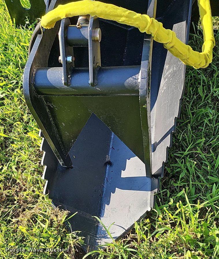 image for item MD9929 Skid steer stump grapple bucket