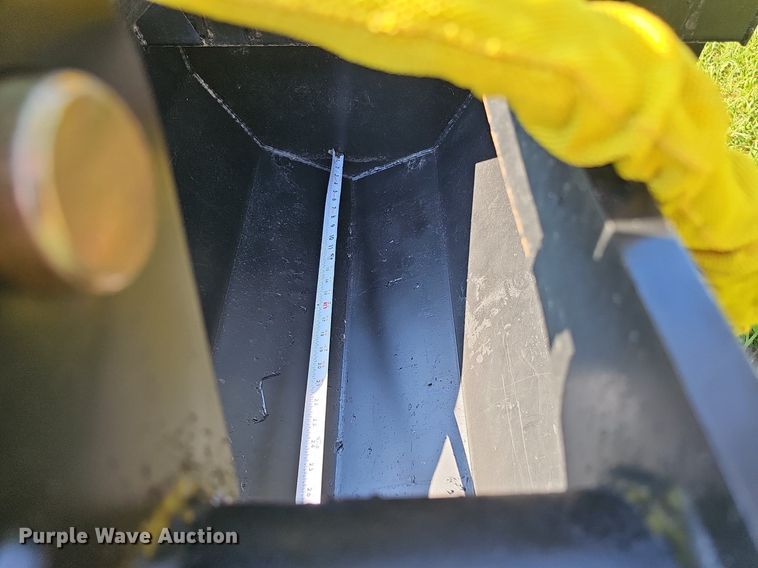 image for item MD9929 Skid steer stump grapple bucket