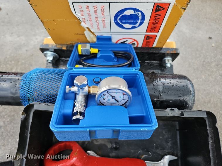 image for item MD9963 2023 Agrotk PD680-PZ  skid steer post driver