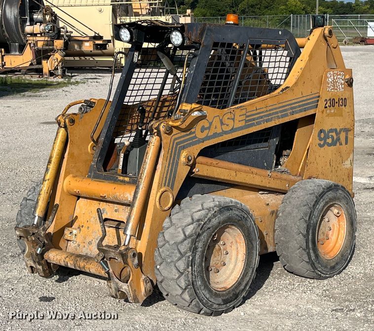 image for item MG9371 1999 Case 95XT  skid steer loader
