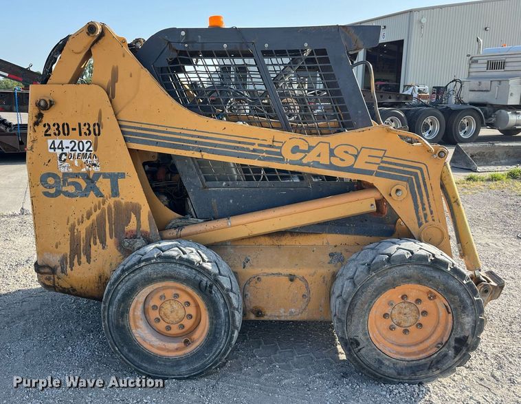 image for item MG9371 1999 Case 95XT  skid steer loader