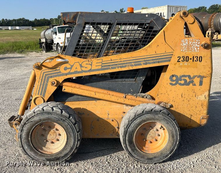 image for item MG9371 1999 Case 95XT  skid steer loader