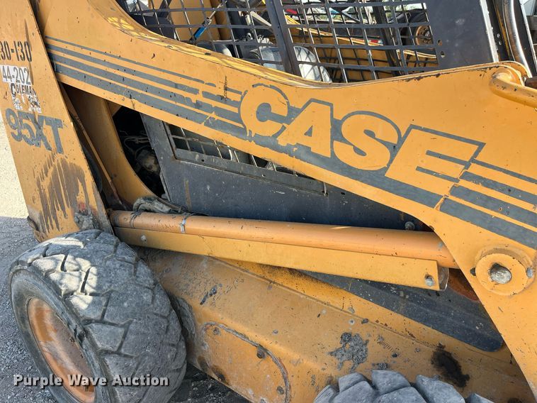image for item MG9371 1999 Case 95XT  skid steer loader