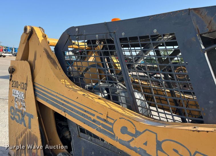 image for item MG9371 1999 Case 95XT  skid steer loader