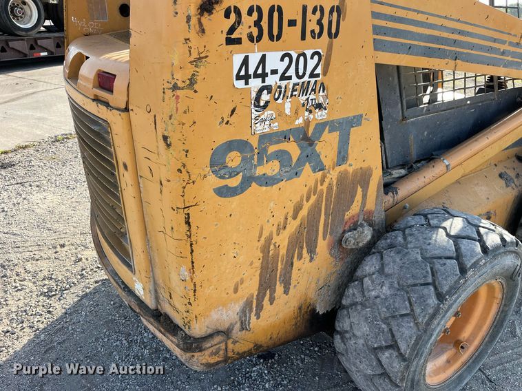 image for item MG9371 1999 Case 95XT  skid steer loader
