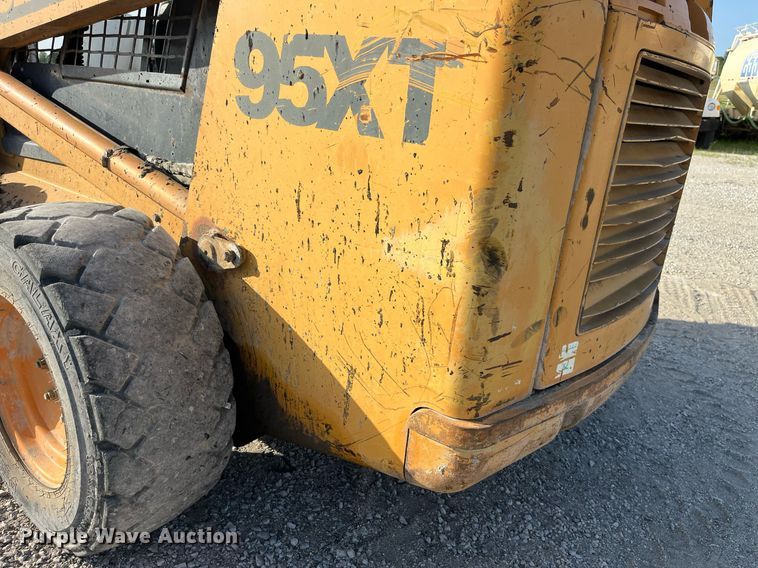 image for item MG9371 1999 Case 95XT  skid steer loader