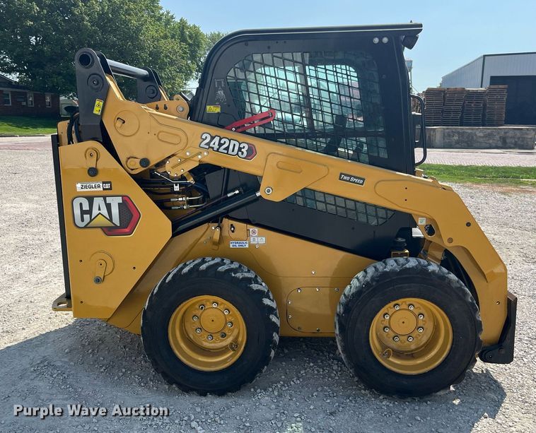 image for item MG9381 2020 Caterpillar 242D3  skid steer loader