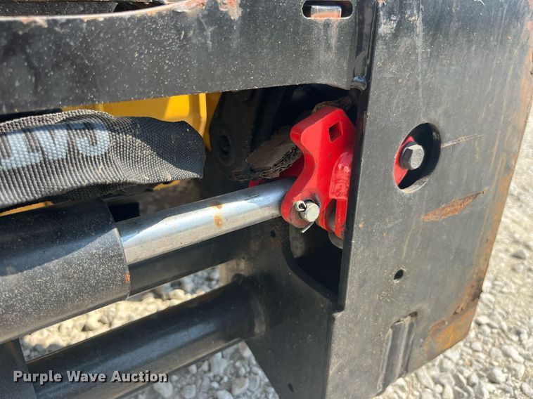 image for item MG9381 2020 Caterpillar 242D3  skid steer loader