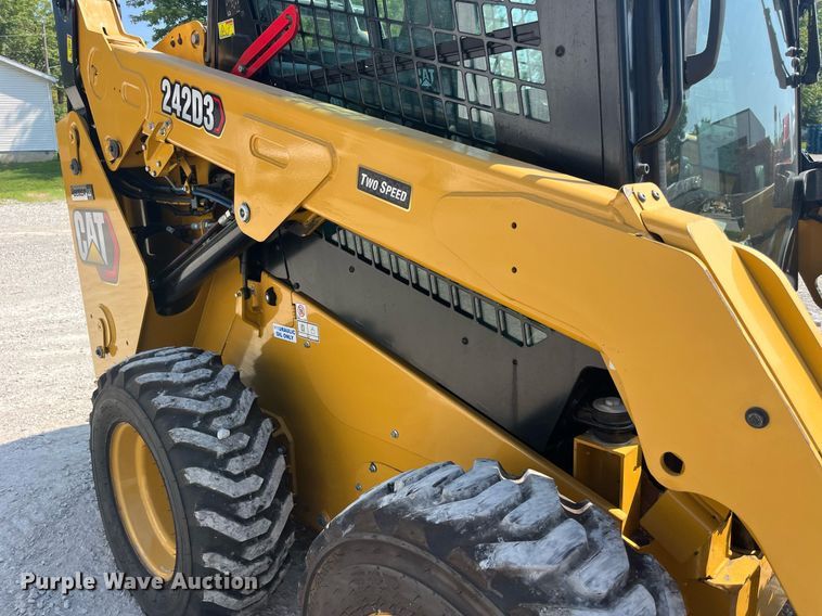 image for item MG9381 2020 Caterpillar 242D3  skid steer loader