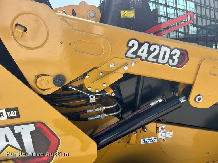 image for item MG9381 2020 Caterpillar 242D3  skid steer loader