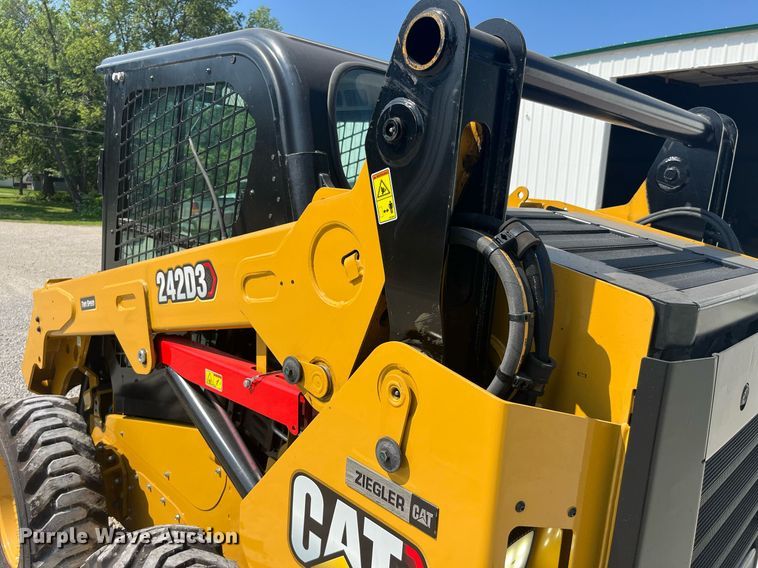 image for item MG9381 2020 Caterpillar 242D3  skid steer loader