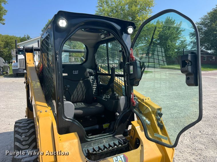 image for item MG9381 2020 Caterpillar 242D3  skid steer loader