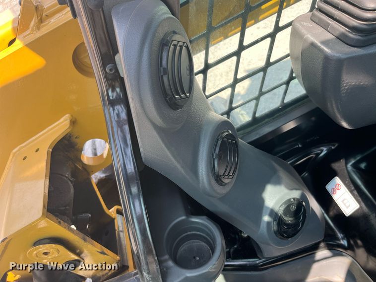 image for item MG9381 2020 Caterpillar 242D3  skid steer loader