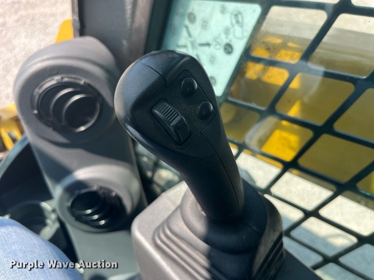 image for item MG9381 2020 Caterpillar 242D3  skid steer loader